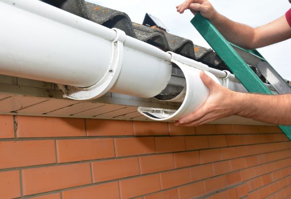 Gutter Maintenance in Flowery Branch