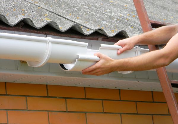 Gutter Hanging in Flowery Branch
